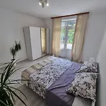 Retreat With Free Parking *
