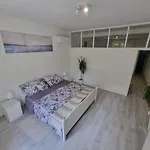 Retreat With Free Parking Appartamento
