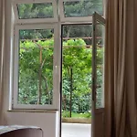 Retreat With Free Parking Pula