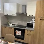 Retreat With Free Parking Appartamento Pola