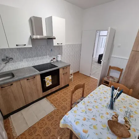 Retreat With Free Parking Appartement Pula