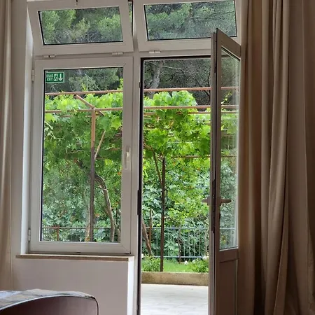 Retreat With Free Parking Пула