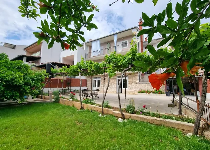 Retreat With Free Parking * Pula