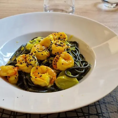 Apartment Retreat With Free Parking