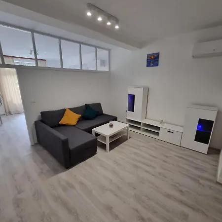 Retreat With Free Parking Apartment Pula