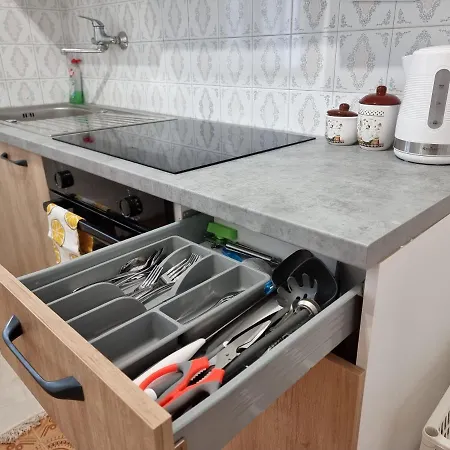 Apartment Retreat With Free Parking *