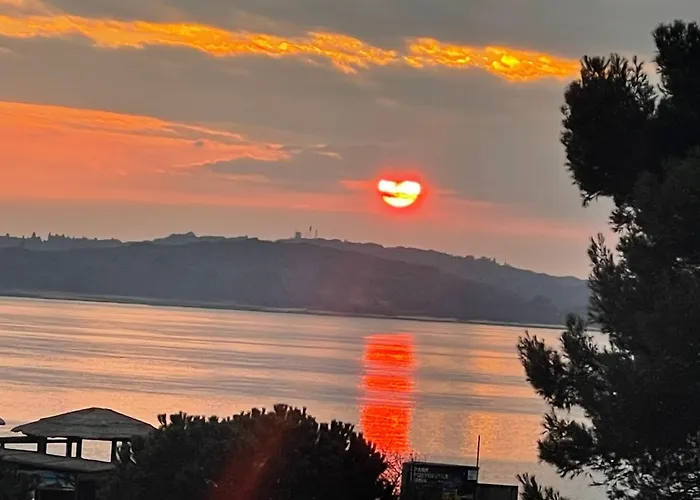 Retreat With Free Parking * 풀라