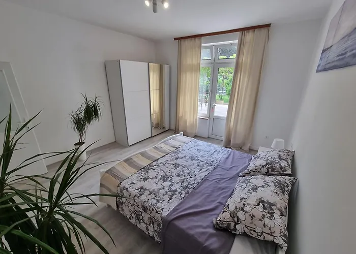 Retreat With Free Parking *