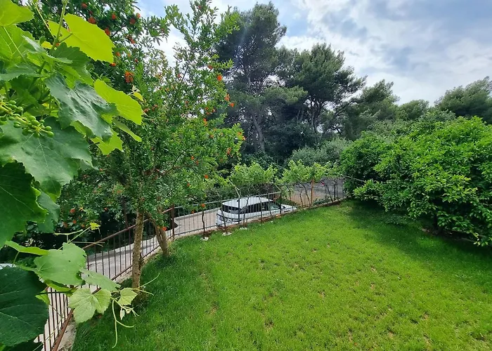 Retreat With Free Parking 아파트 *