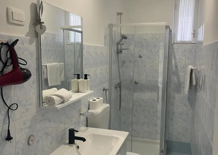 Retreat With Free Parking *