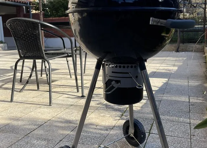 Retreat With Free Parking 아파트 풀라