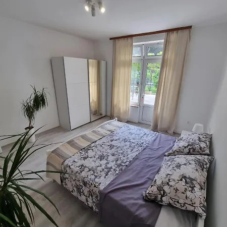 Retreat With Free Parking *