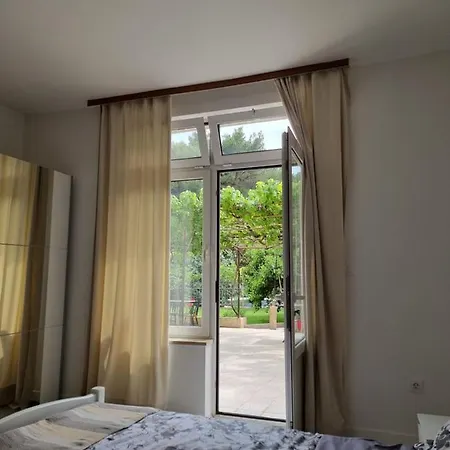 Retreat With Free Parking Apartament Pula