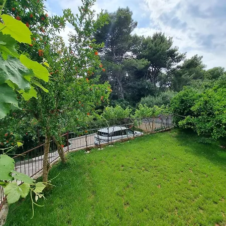 Retreat With Free Parking Apartament *