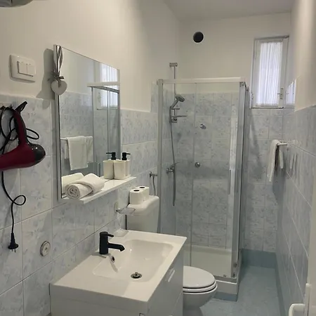 Retreat With Free Parking *