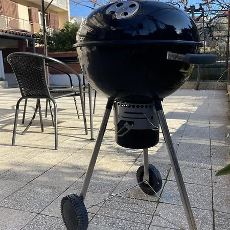 Retreat With Free Parking Apartament Pula