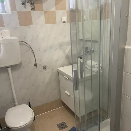 Retreat With Free Parking *