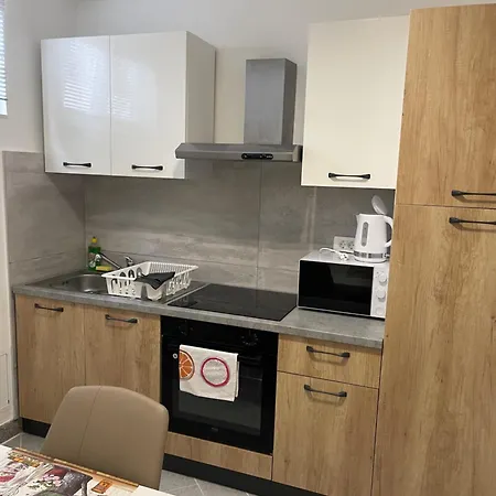 Retreat With Free Parking Apartament Pula